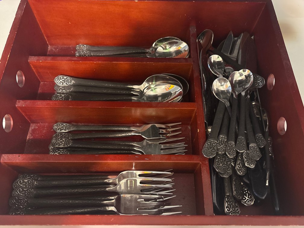 GS 18/10 Stainless Steel Flatware Set with Wooden Organizer Caddy
