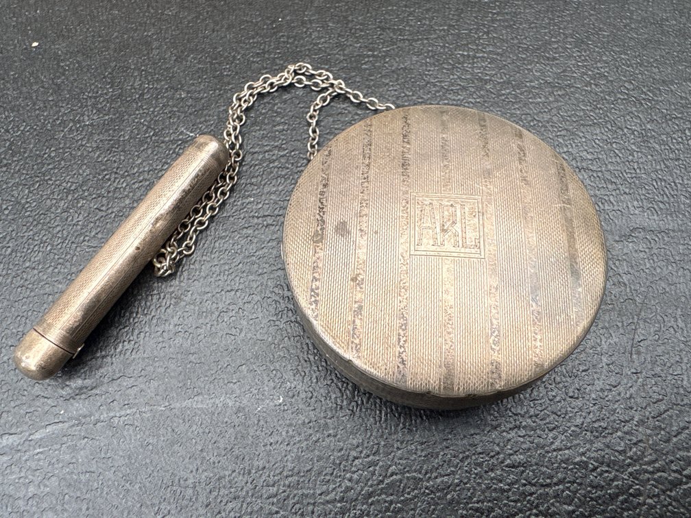 21.86 Troy Ounces (total weight) Powder Compact