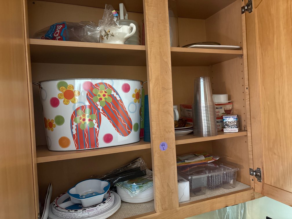5 Cabinet Lot
