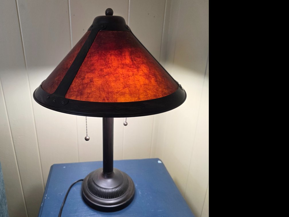 Arts & Crafts / Mission-style mica table lamp