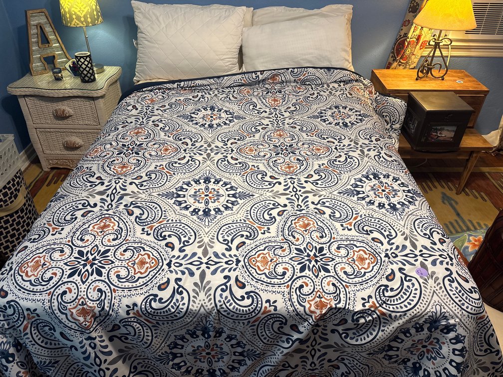 Metal Frame With Comforter