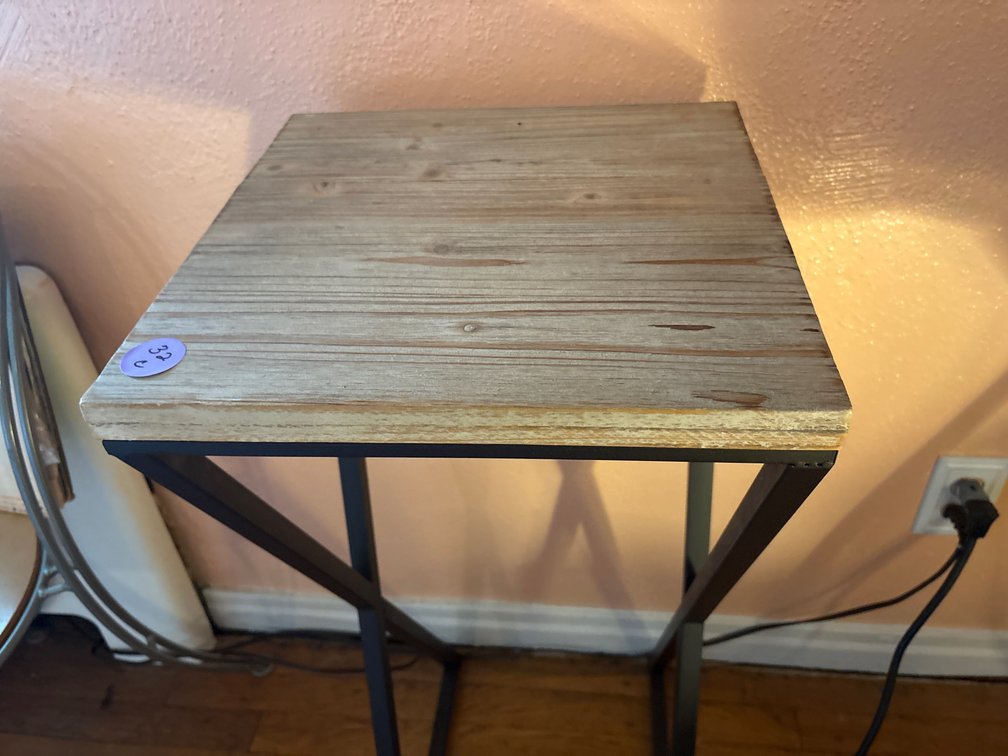 Metal Accent Table / Plant Stand