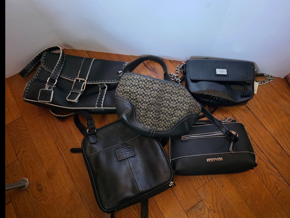 Hand Bags, Coach, Fossil,  Liz Claiborne   , etc