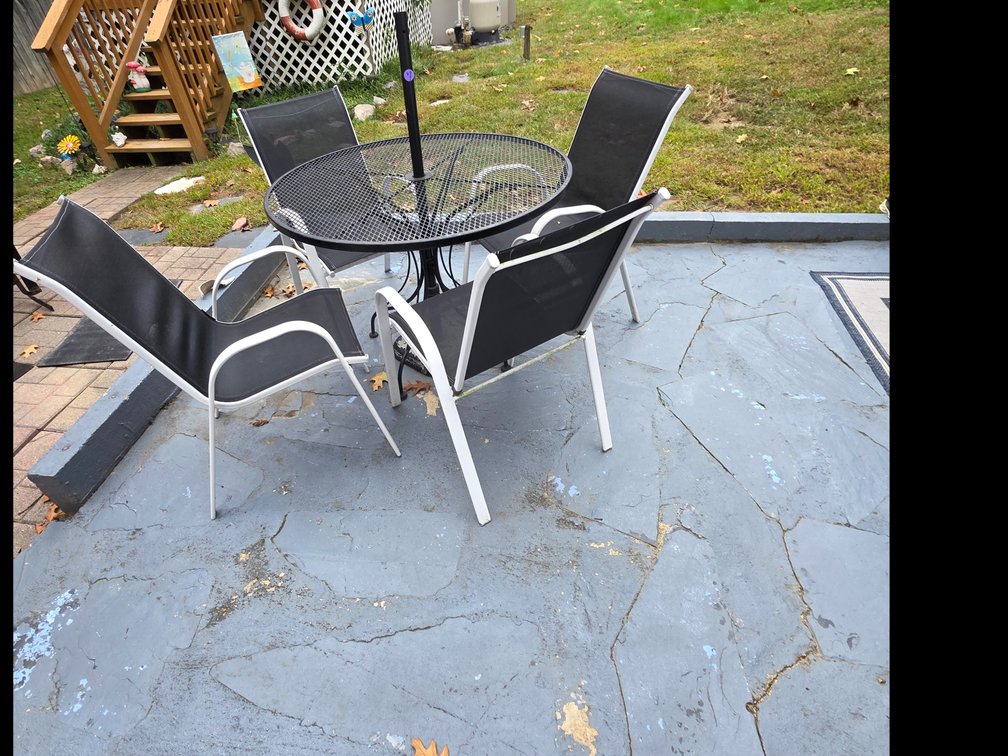Metal Round Table and 4 chairs