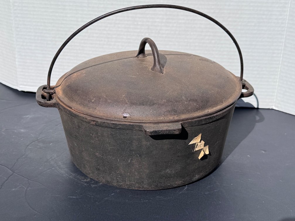 Vintage Cast Iron Pot 10x4
