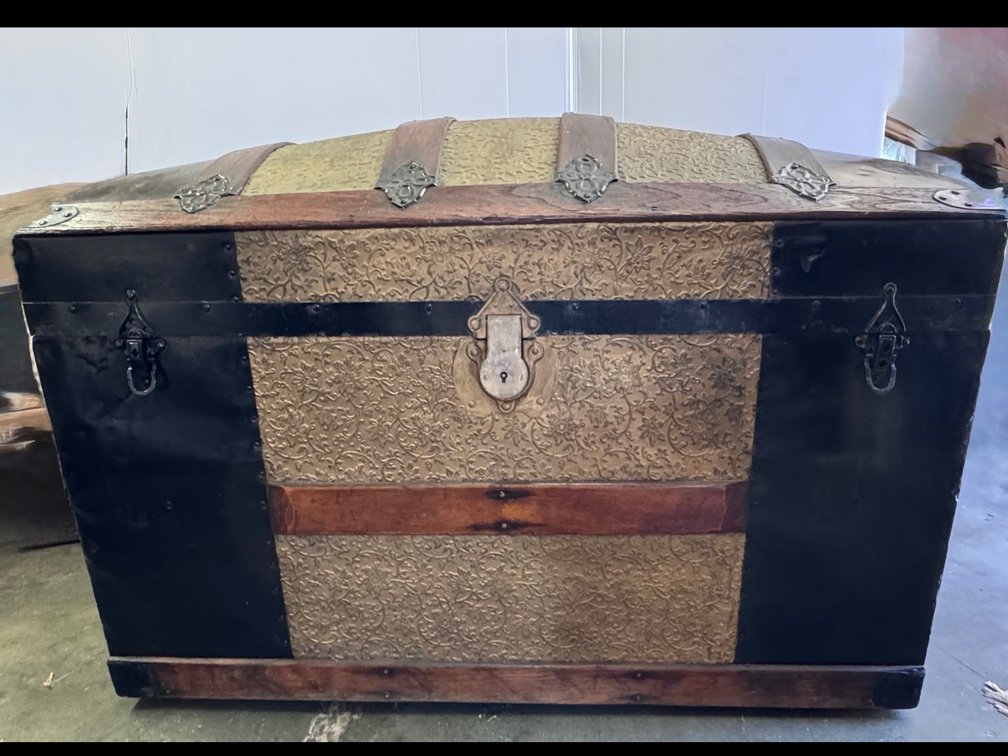 Antique Dome Top Trunk 36x20x25