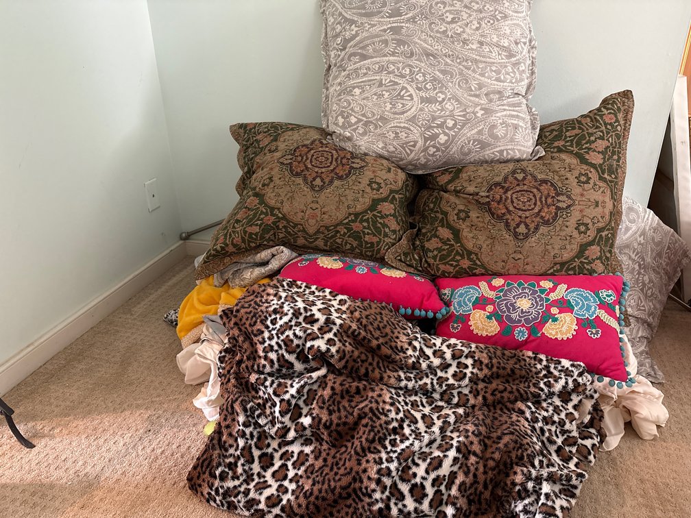 Large Linen and Pillow Lot
