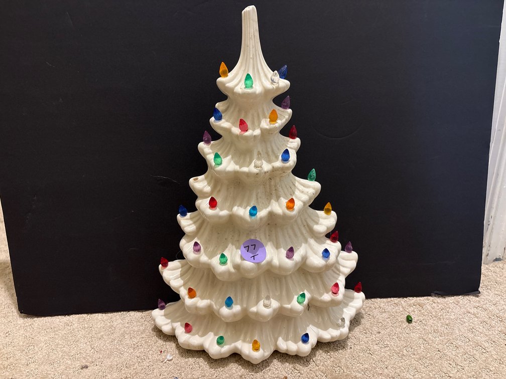White Ceramic Christmas Tree(Flatback)