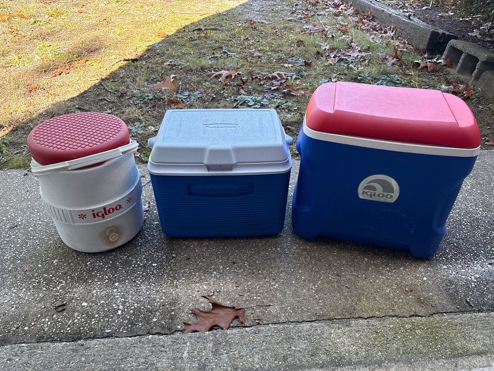 Assorted Igloo & Rubbermaid Cooler Lot - Beverage Jug & Personal Coolers