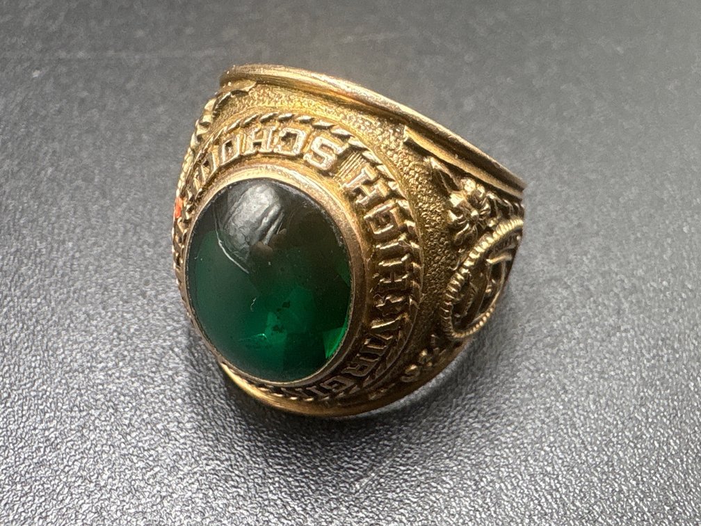 9.97 Total Ounces  10K Gold Class Ring