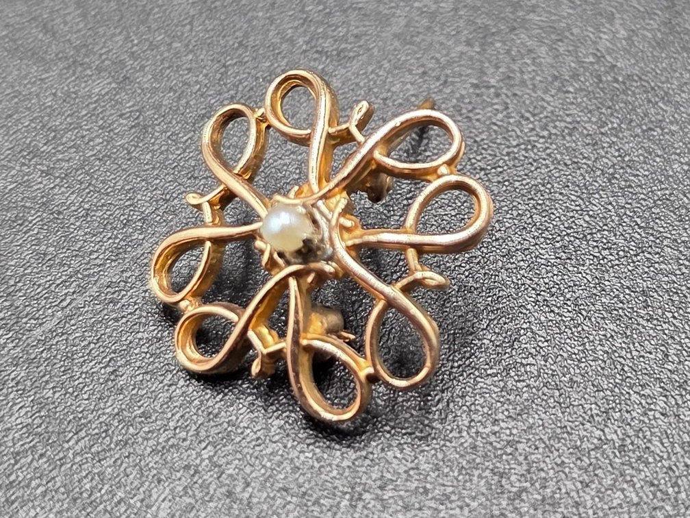 .049 Ounces  14Kt Gold Brooch