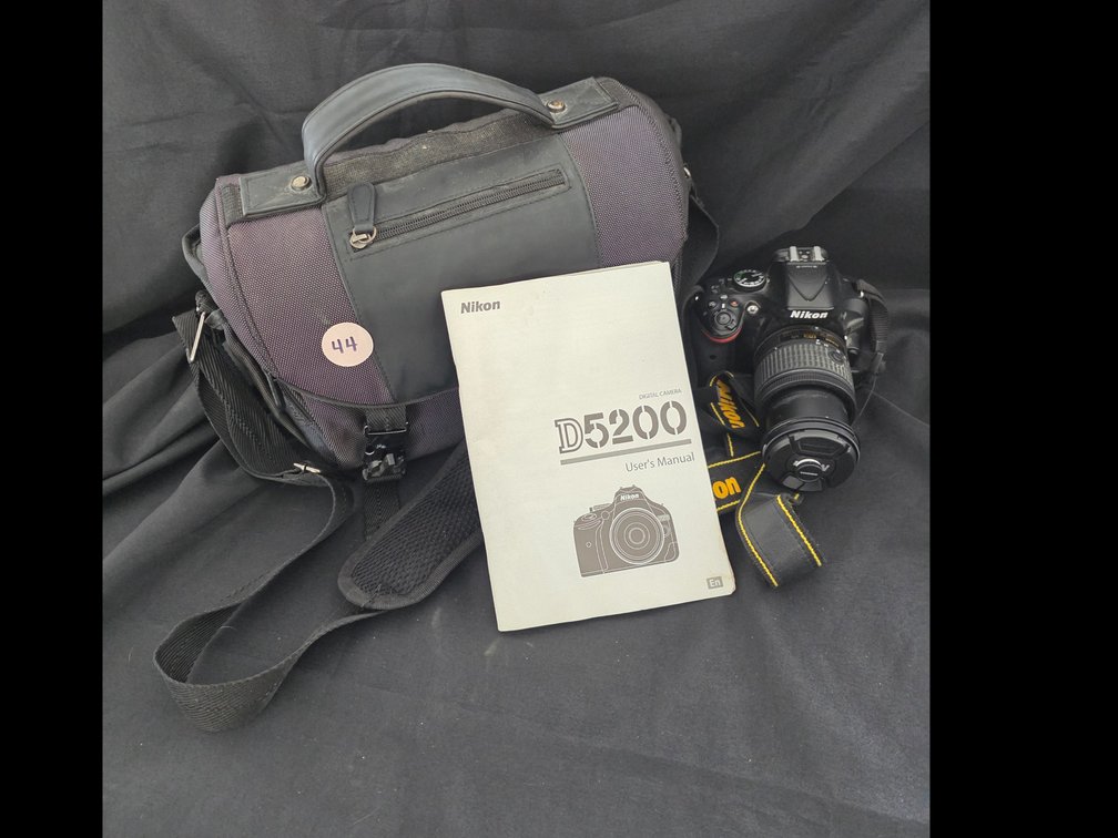 Nikon D5200 Black Kit with 18-55mm Lens, and Carry  Case