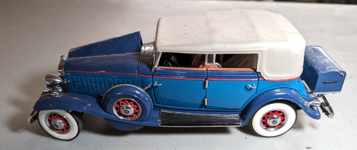 Franklin Mint 1932 Cadillac Blue Die Cast Model Car