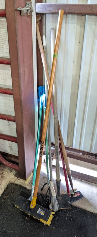 Hand Brooms, Brush, Hoe, & Grabber