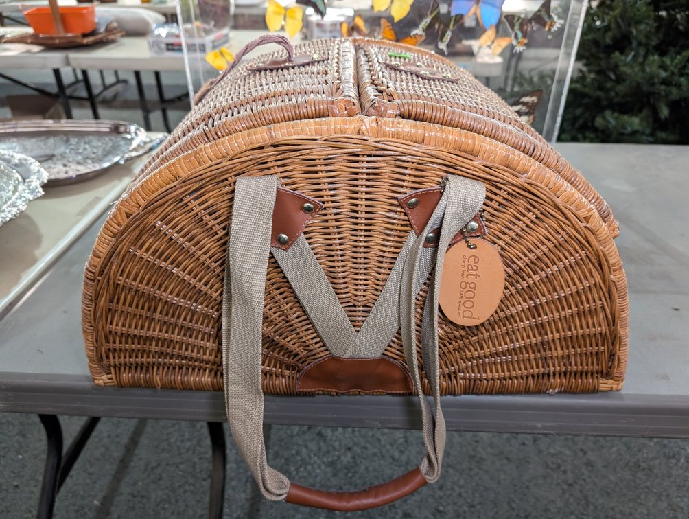 Picnic Basket w/Serving Items