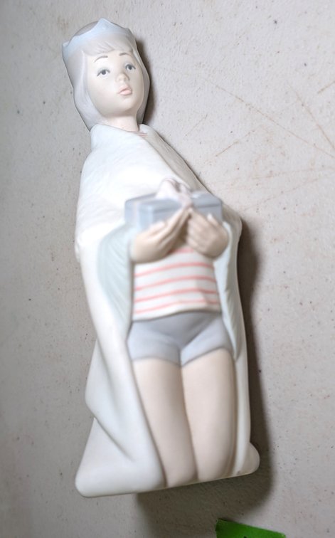 Lladro Children's Nativity Porcelain Figurine