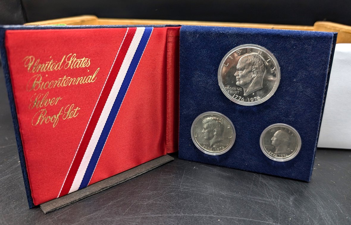United States Bicentennial Uncirculated Silver Set