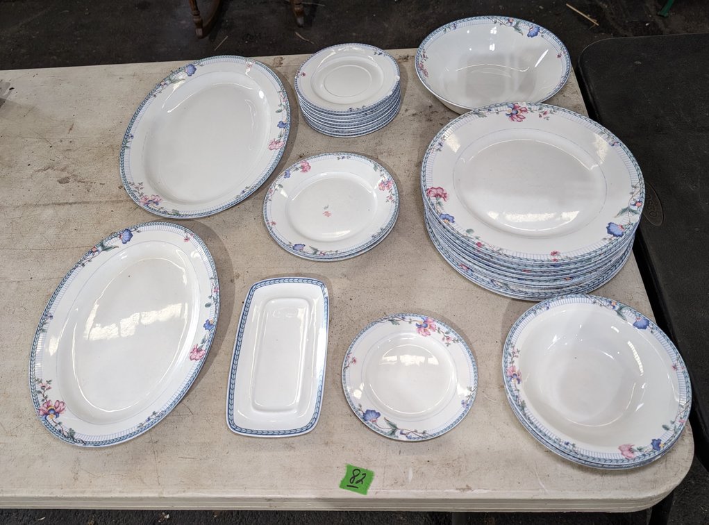 Oneida Dish Set Blue Lattice