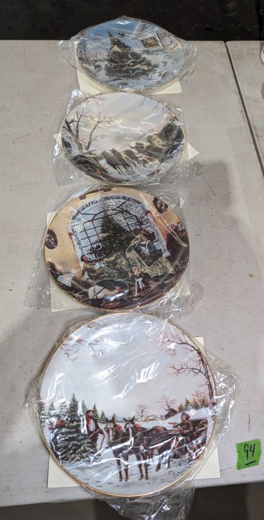 (4) Susan Sampson Christmas Tree Plates
