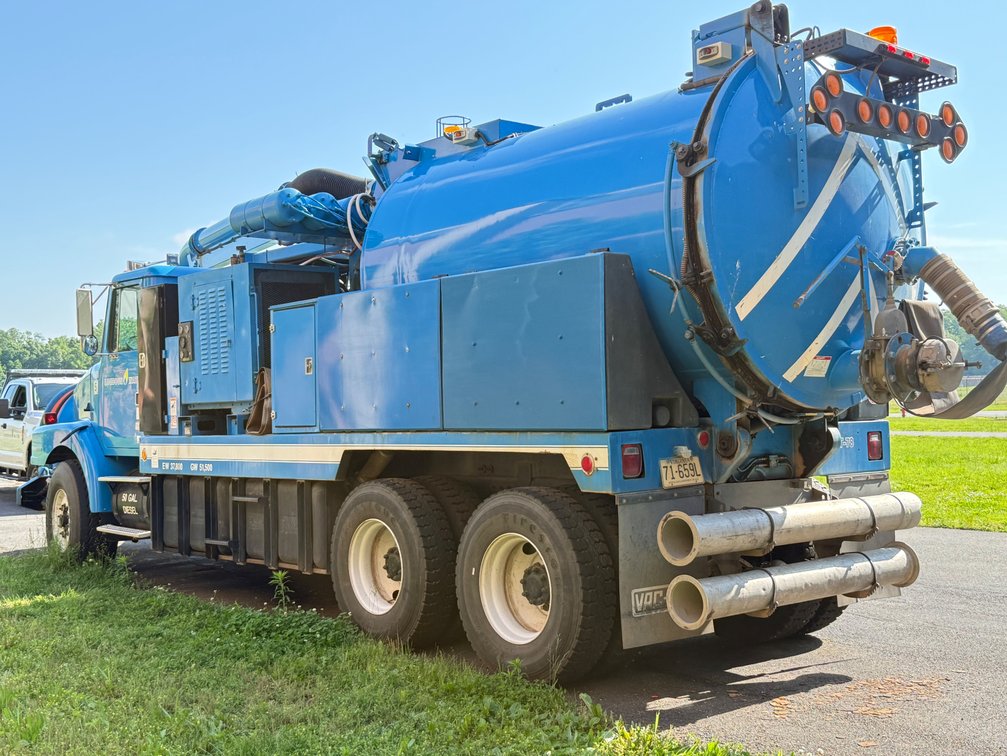 1996 Volvo WG Vac-Con Flush and Hydro Excavator Truck (T78)