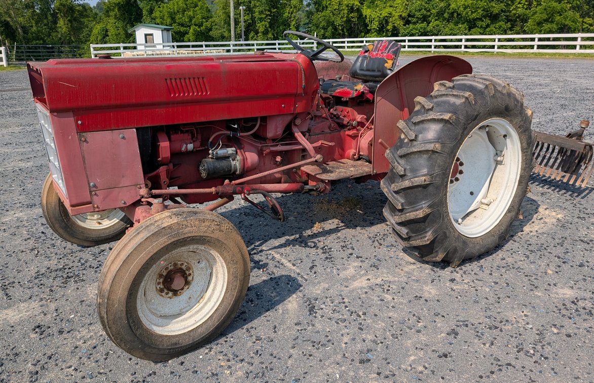 International Harvester B-570 Tractor