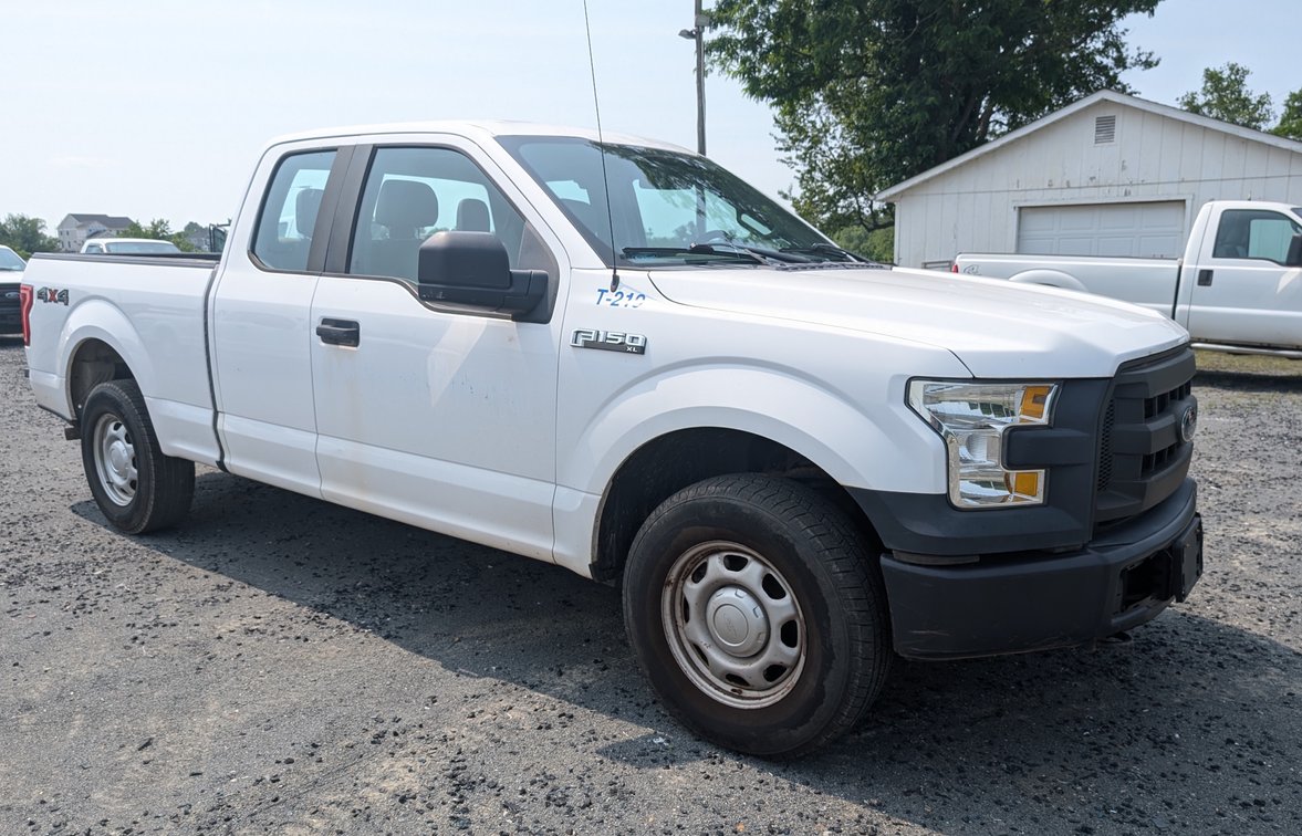 2015 Ford F-150 4WD Pickup Truck (T-219)