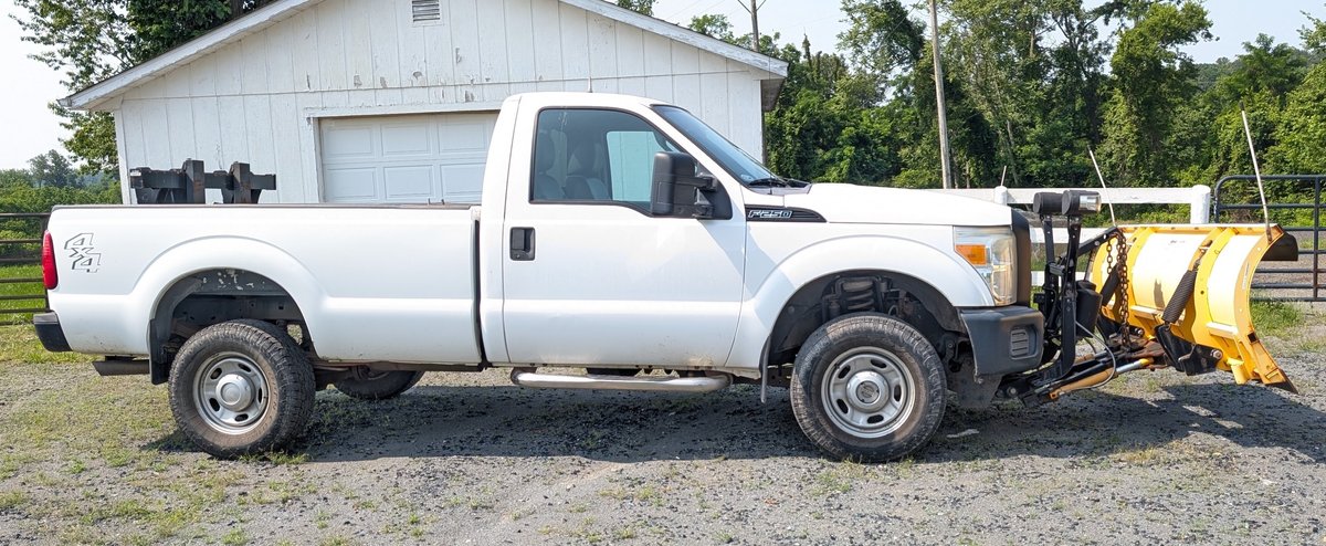 2011 Ford F-250 4WD Pickup Truck w/ Meyer LP-7.5 (T163)