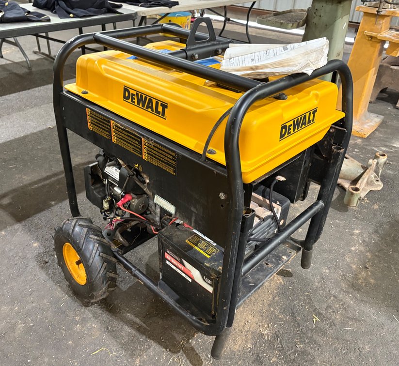 DeWalt DXGN14000 - 11,700 Watt Electric Start Professional Portable Generator w/ Honda GX Engine