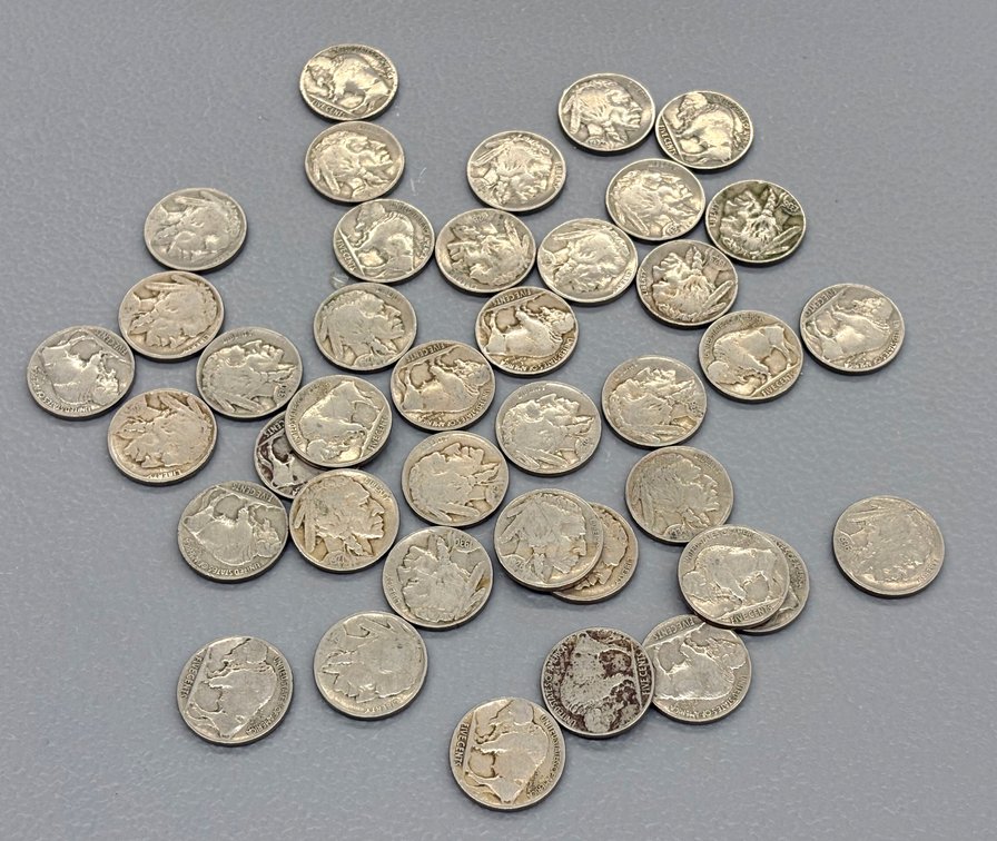 (40) 1920s and 1930s Buffalo Nickels