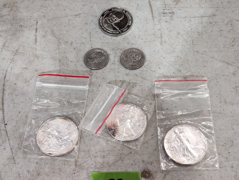 (3) 1986 Silver Dollars & (2) 1979 Silver Dollar & Eisenhower 1961 Token.