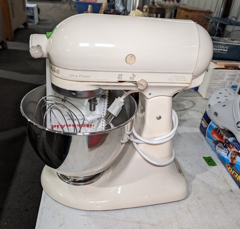 Kitchenaid Mixer w/Whisk & Dough Hooks