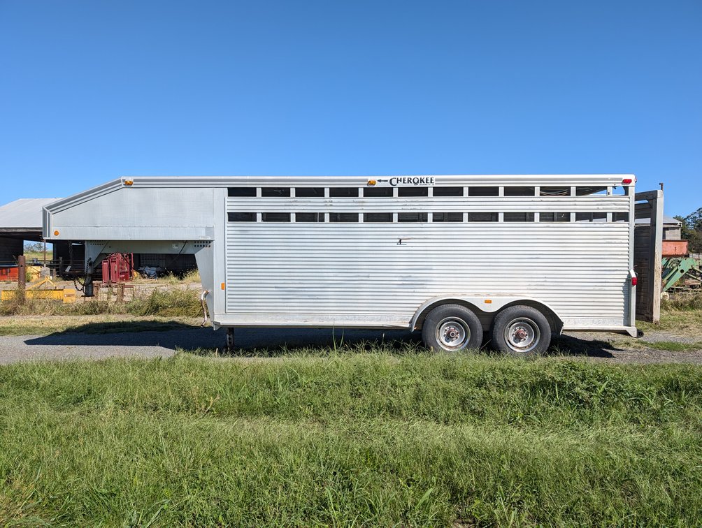 1992 Cherokee Gooseneck Stock Trailer