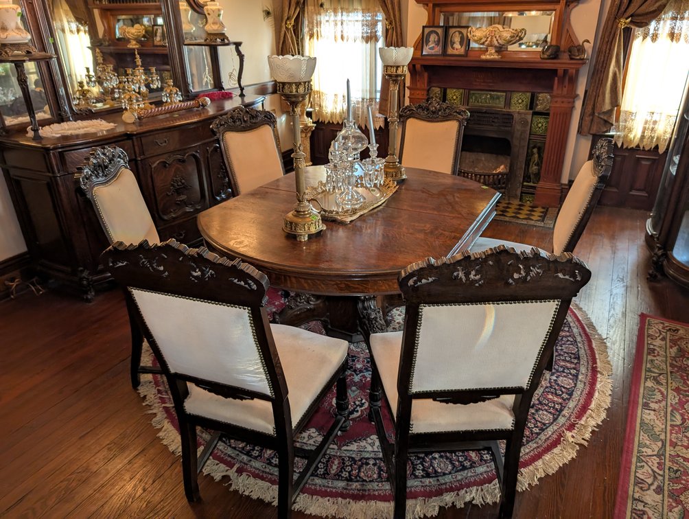 Dining Table w/Ornate Carved Legs & 6 Chairs