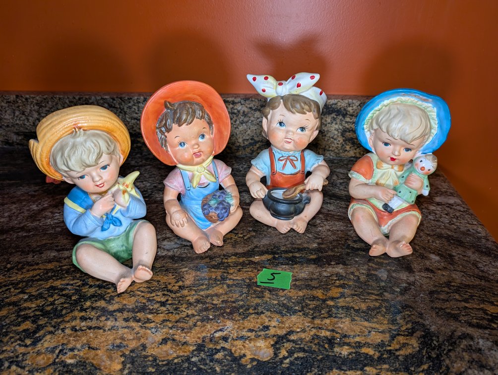 4 Lipperman Figurines