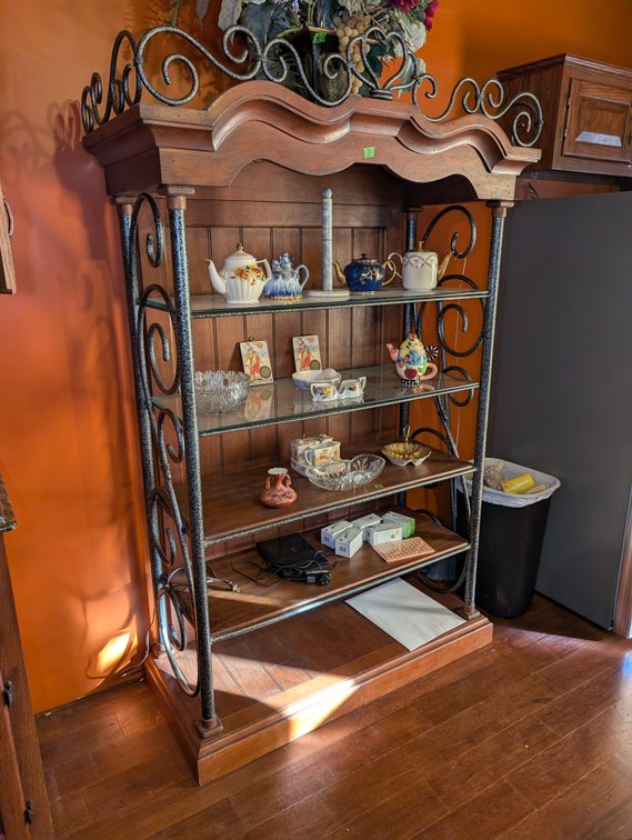 Metal Rim Shelving Unit 