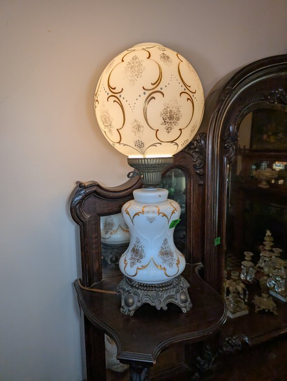(2) White Lamps Metal Base