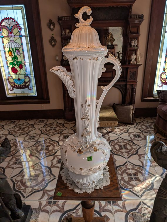 Large Porcelain Vase w/Lid 