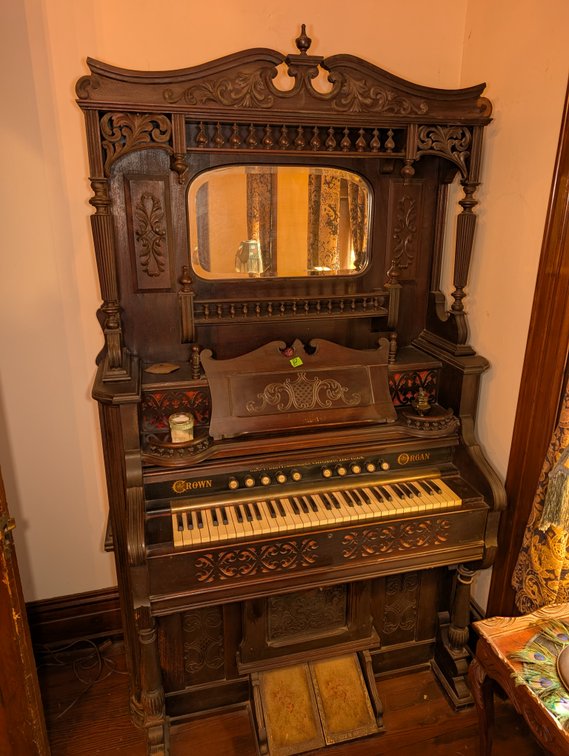 Crown Pump Organ