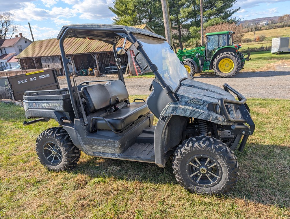 John Deere XUV 550 Gator UTV Gasoline