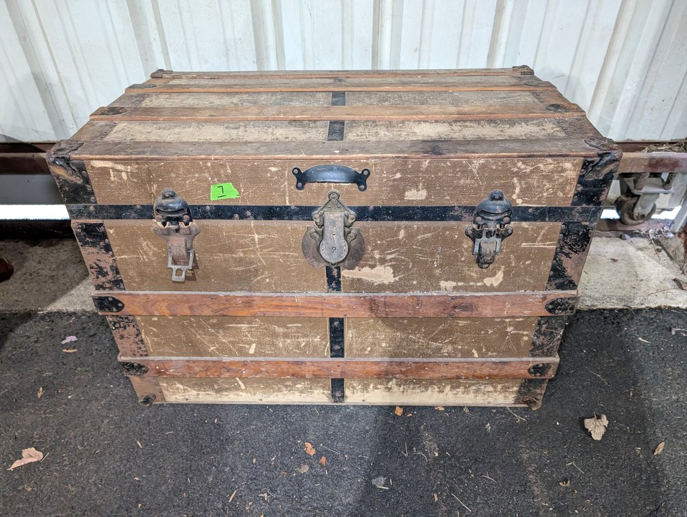 Flat Top Trunk and Tray