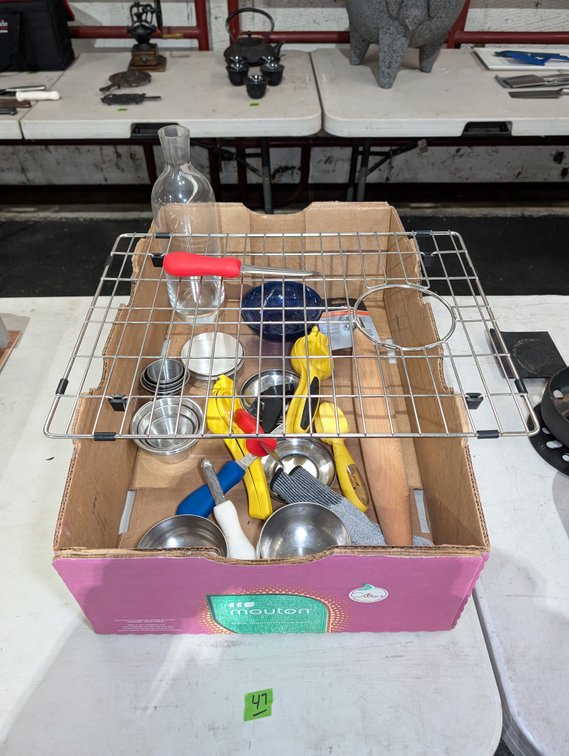 Misc Kitchen Gadgets, Oyster Knives, Juicer, etc