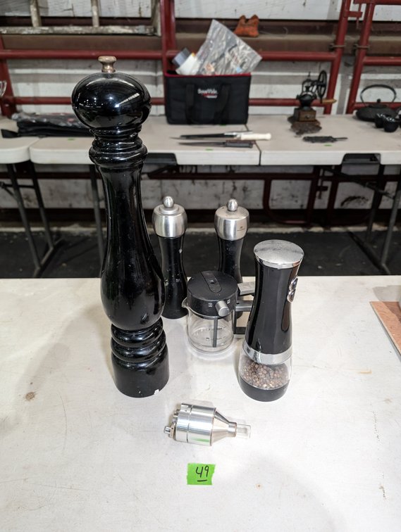 Salt Grinders & Pepper Mills