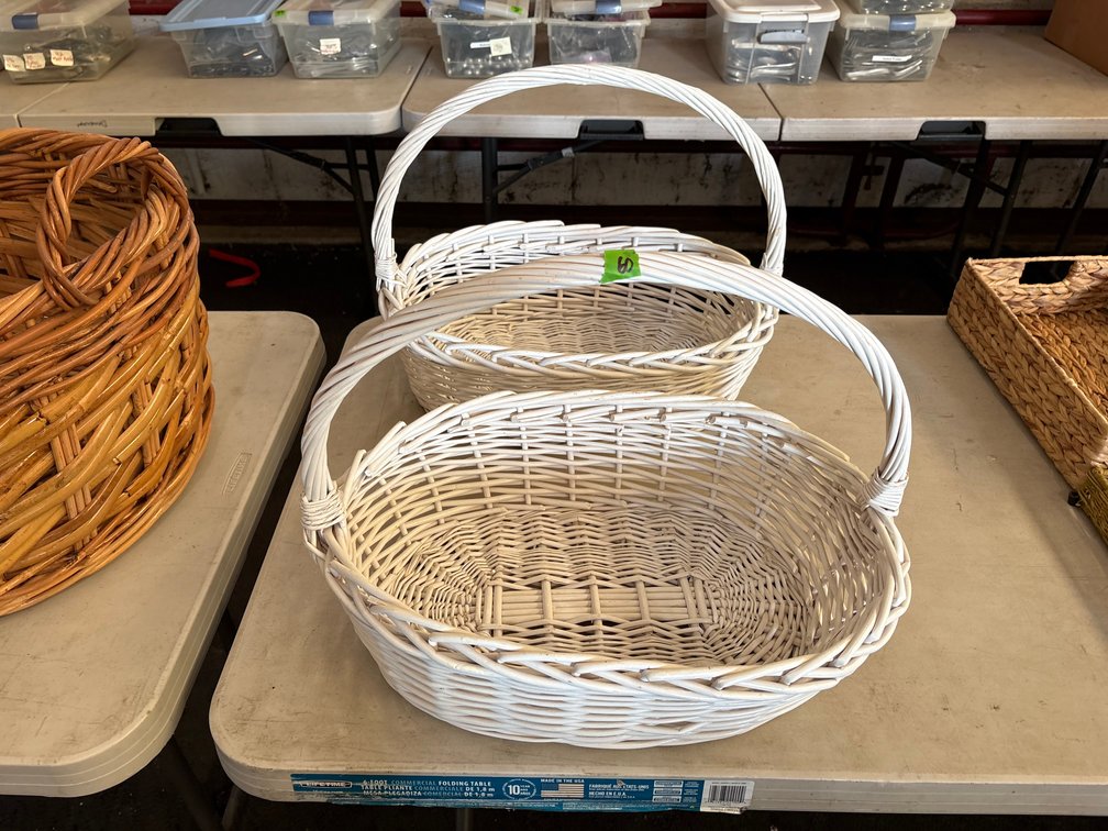 (2) Carrying Baskets