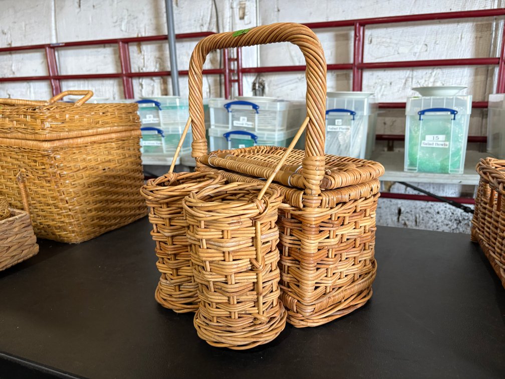 Picnic Basket w/Bottle Holders