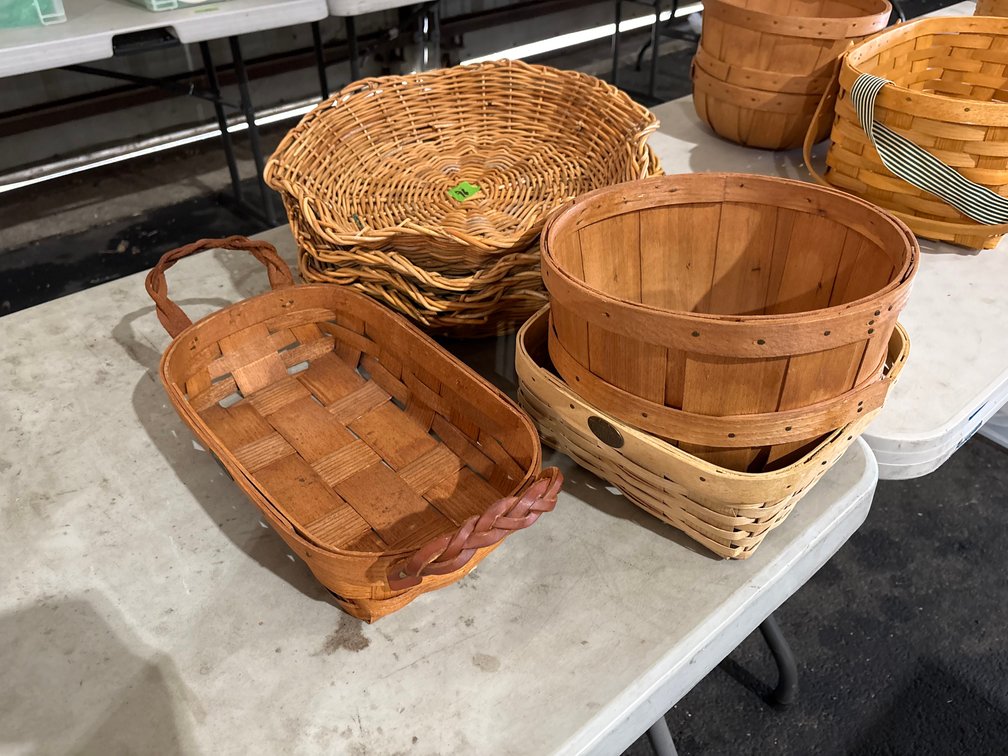 (4) Serving Baskets, Bread Basket & (2) Peterboro Serving Baskets
