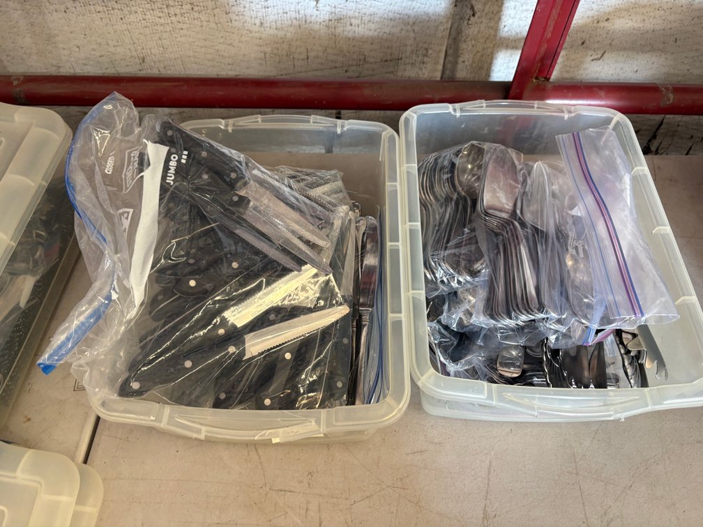 Tub Dinner & Steak Knives & Tub of Misc Silverware