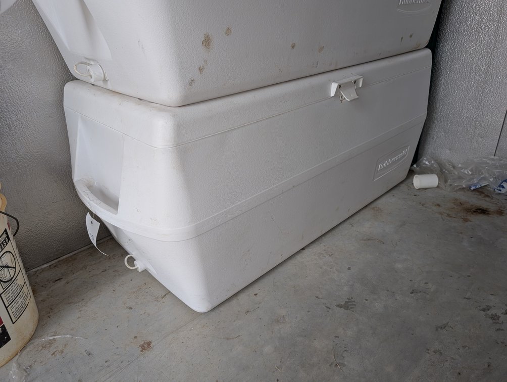 Rubbermaid 150 qt Marine Ice Chest