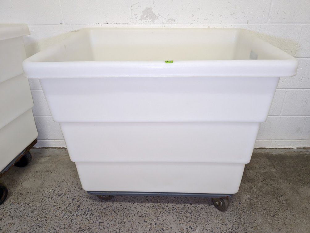 Global Industrial 8 Bushel Plastic Bulk Box Truck