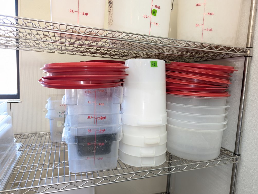 Commercial Grade Plastic Food Storage Containers and Lids