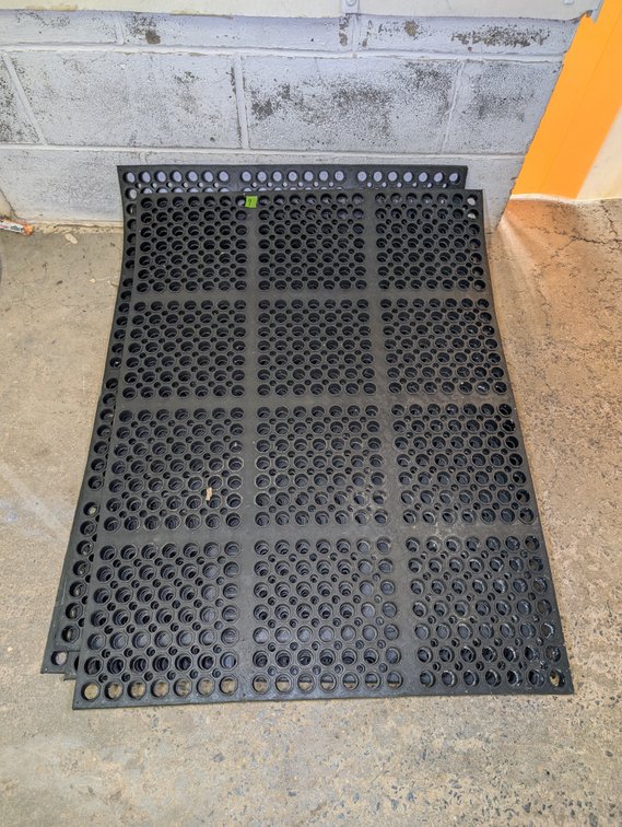 Interlocking Slip Resistant Rubber Mats